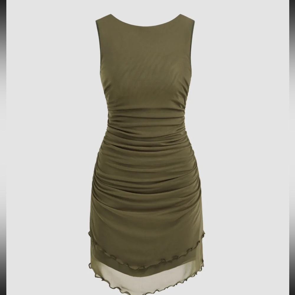 Cider ROUND NECK RUCHED BACKLESS SOLID MINI DRESS (Large)